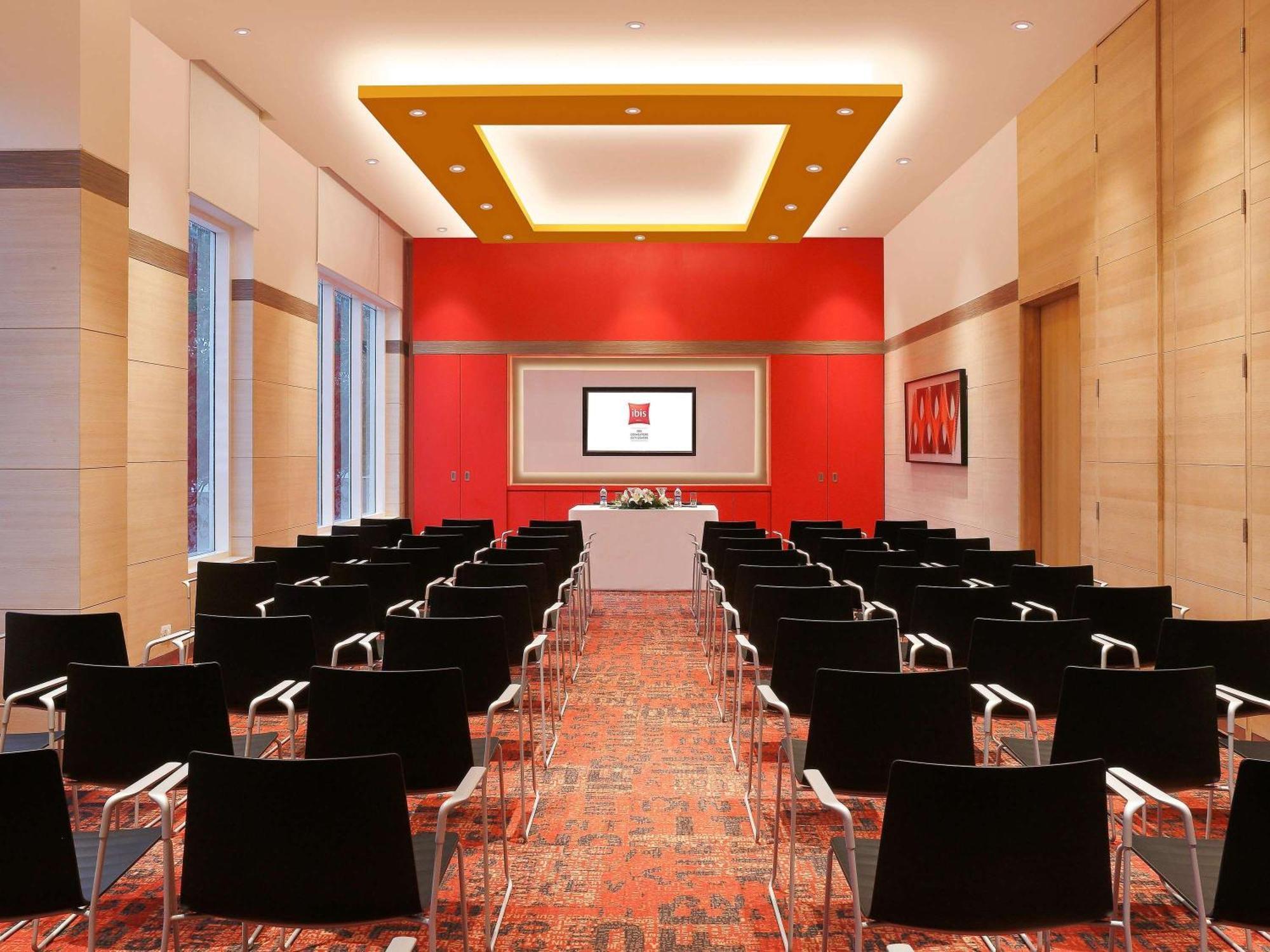 Ibis Coimbatore City Centre - An Accor Brand Buitenkant foto